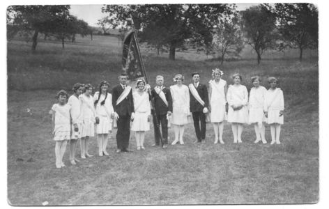 Fahnenweihe beim Stiftungsfest des Gesangvereins.jpg