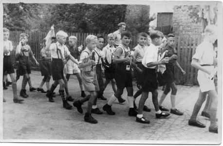 Kinsderguppe an der Kerwe 1950?.jpg